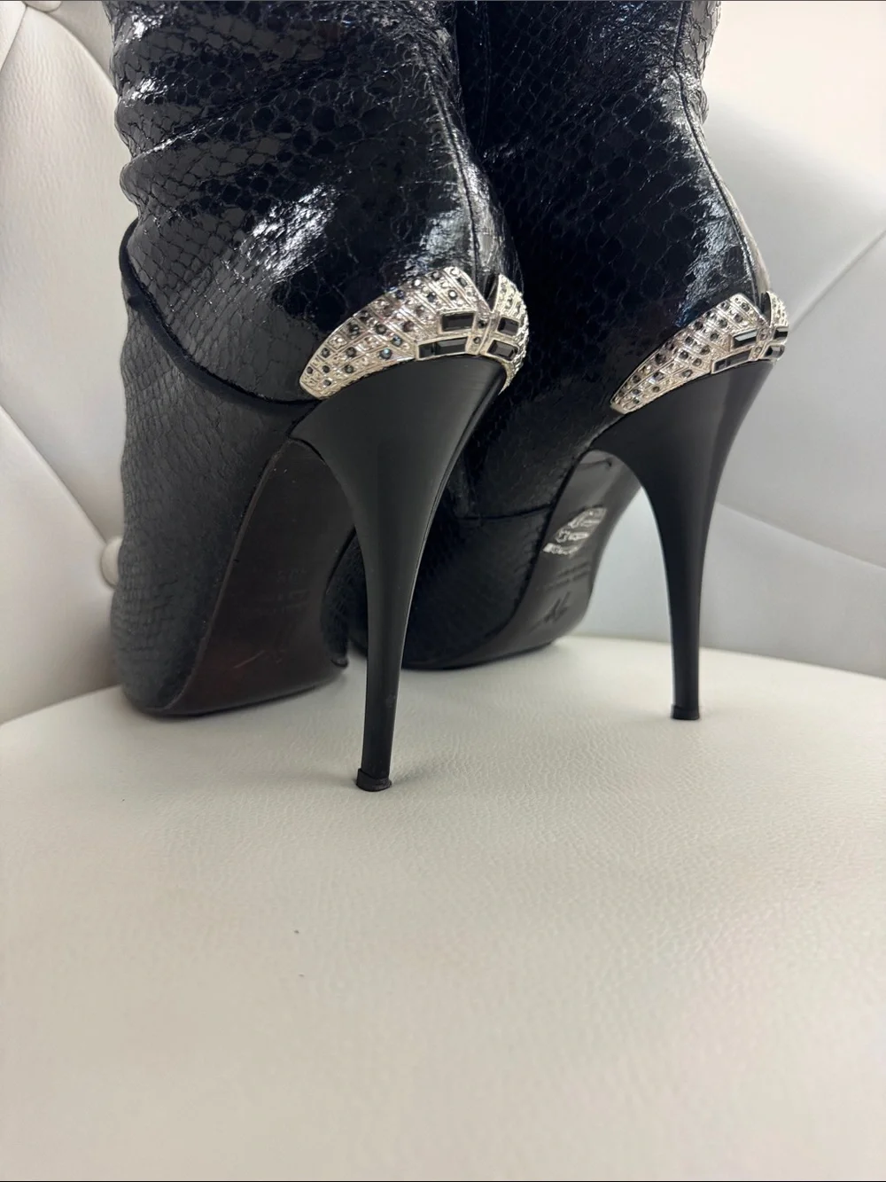 Giuseppe Zanotti bold over